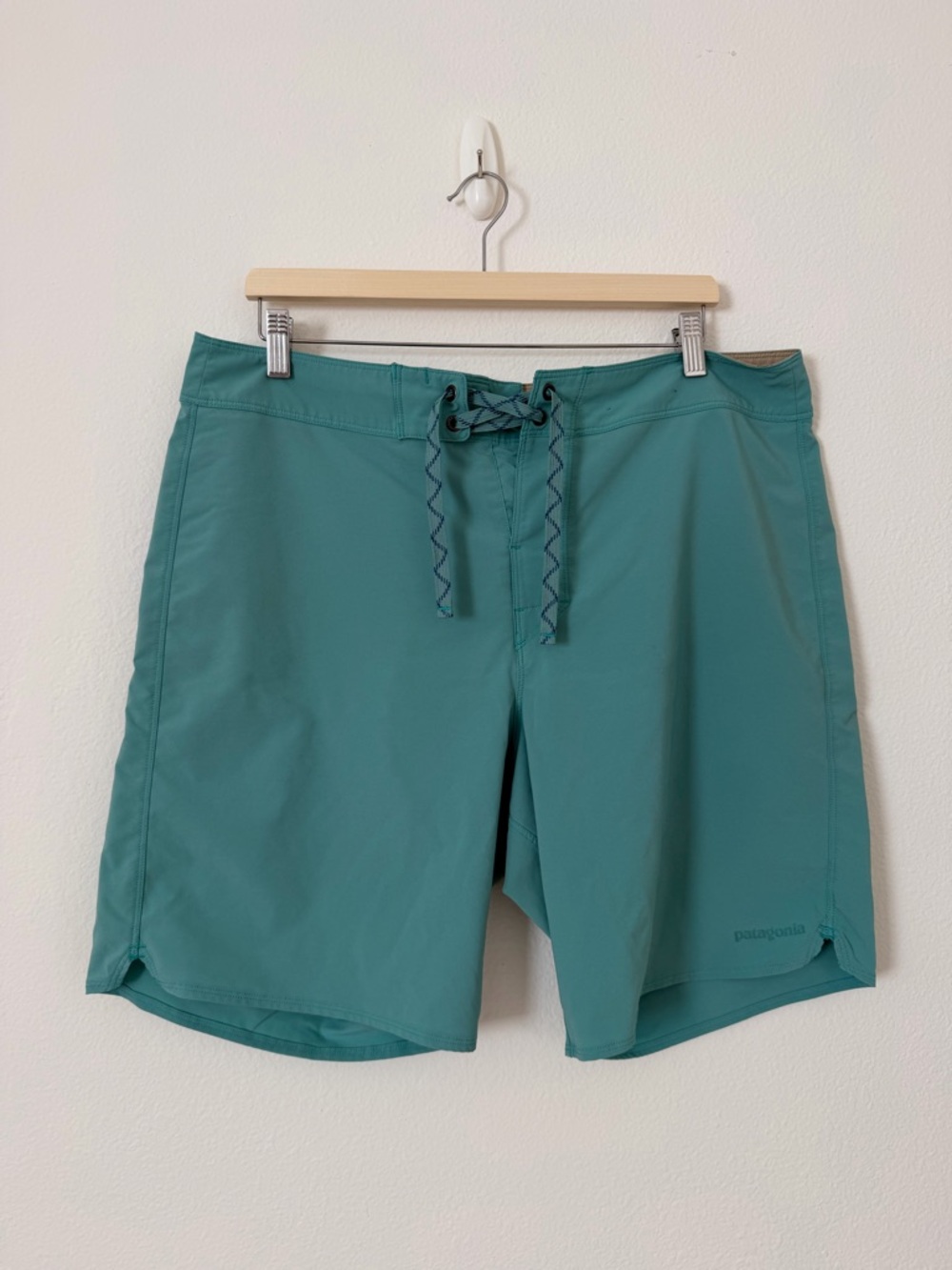 Patagonia FLAWED Hydropeak Boardshorts Men’s Size 36 Turquoise Blue Swim Summer